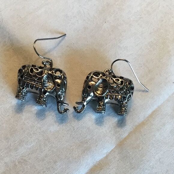 $12 ea or 3/$25 Silvertone Elephant Earrings - Picture 5 of 5